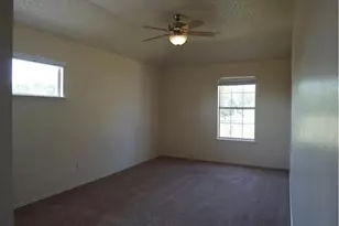 112 Creekside Dr, Hutto, TX 78634 - Photo 7