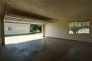 112 Creekside Dr, Hutto, TX 78634 - Photo 25