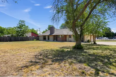 1419 W San Antonio Street, Lockhart, TX 78644 - Photo 29