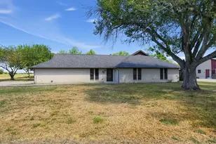 1419 W San Antonio St, Lockhart, TX 78644 - Photo 1