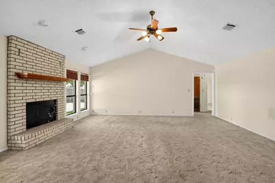 1419 W San Antonio Street, Lockhart, TX 78644 - Photo 9