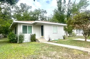 1109 Davis St, Taylor, TX 76574 - Photo 1