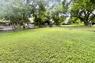 1109 Davis St, Taylor, TX 76574 - Photo 11