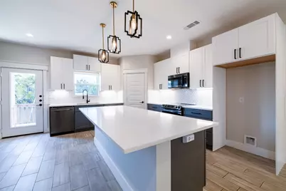 20703 Bonanza Street, Lago Vista, TX 78645 - Photo 9