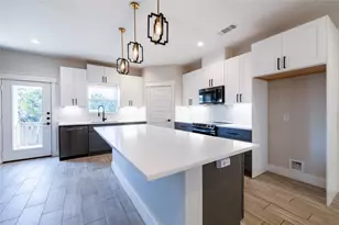 20703 Bonanza St, Lago Vista, TX 78645 - Photo 9