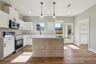 109 Creekside Dr, Bastrop, TX 78602 - Photo 9