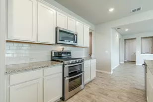 404 Eagle Dr, San Marcos, TX 78666 - Photo 9