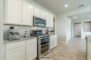 404 Eagle Dr, San Marcos, TX 78666 - Photo 7
