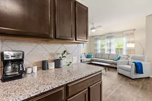 404 Cassandra Dr, Hutto, TX 78634 - Photo 9