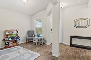 404 Cassandra Dr, Hutto, TX 78634 - Photo 31