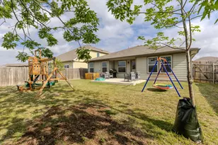 404 Cassandra Dr, Hutto, TX 78634 - Photo 37