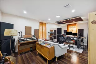 907 E 53rd St, Austin, TX 78751 - Photo 21