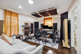 907 E 53rd St, Austin, TX 78751 - Photo 23