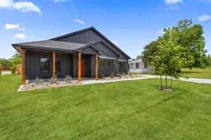 705 Sloan St, Taylor, TX 76574 - Photo 3