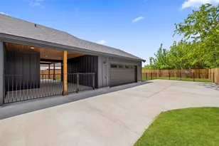 705 Sloan St, Taylor, TX 76574 - Photo 31