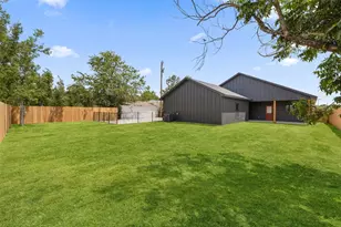 705 Sloan St, Taylor, TX 76574 - Photo 33