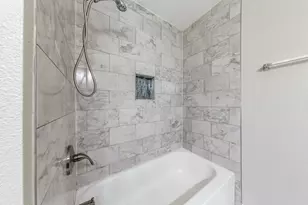 2011 E Stassney Ln, Austin, TX 78744 - Photo 15