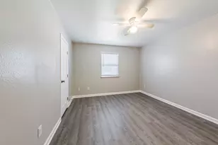 2011 E Stassney Ln, Austin, TX 78744 - Photo 17