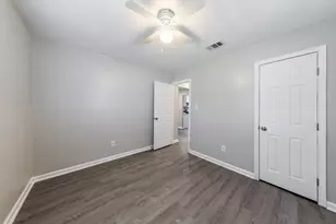 2011 E Stassney Ln, Austin, TX 78744 - Photo 13