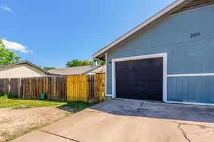 2011 E Stassney Ln, Austin, TX 78744 - Photo 23