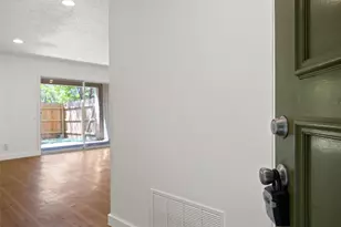 620 S 1st St, Austin, TX 78704 - Photo 9