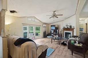 319 Green Oaks Dr, Bastrop, TX 78602 - Photo 9