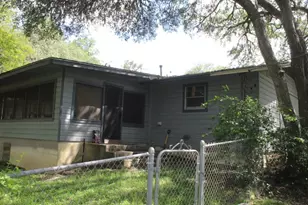 1306 Alamo St, San Marcos, TX 78666 - Photo 5