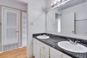 307 E 31st St, Austin, TX 78705 - Photo 11