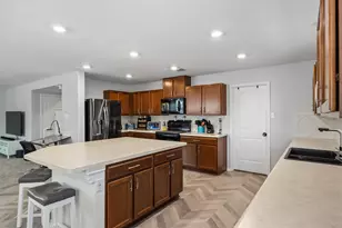 724 Bailey Park Dr, Jarrell, TX 76537 - Photo 17