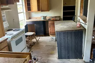 117 Charles St, Cuero, TX 77954 - Photo 9