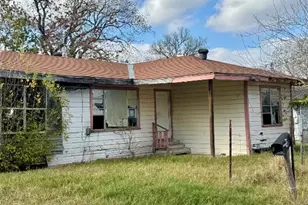 117 Charles St, Cuero, TX 77954 - Photo 3