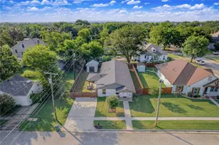 614 W 3rd St, McGregor, TX 76657 - Photo 3