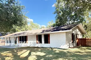 600 Wilkes St, Smithville, TX 78957 - Photo 3