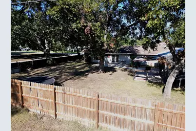 600 Wilkes Street, Smithville, TX 78957 - Photo 7