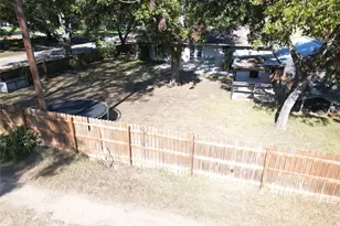 600 Wilkes St, Smithville, TX 78957 - Photo 9