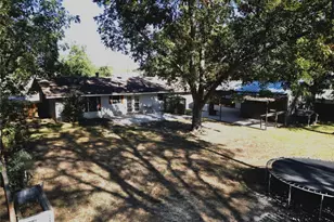 600 Wilkes St, Smithville, TX 78957 - Photo 5