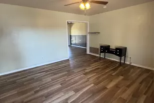 600 Wilkes St, Smithville, TX 78957 - Photo 13