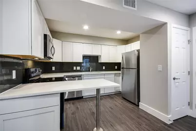 935 La Posada Drive #142, Austin, TX 78752 - Photo 7