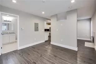 935 La Posada Dr, Austin, TX 78752 - Photo 17