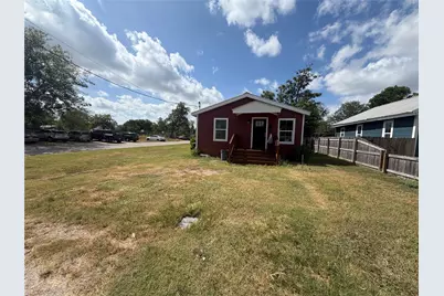 1209 Pine Street, Bastrop, TX 78602 - Photo 3