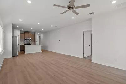 290 Bloomington Loop, Hutto, TX 78634 - Photo 23