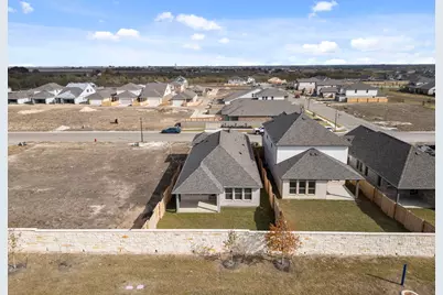 290 Bloomington Loop, Hutto, TX 78634 - Photo 35