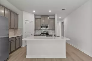 290 Bloomington Loop, Hutto, TX 78634 - Photo 3