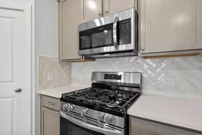 290 Bloomington Loop, Hutto, TX 78634 - Photo 7