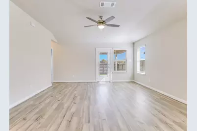 124 Sleep Hollow, Jarrell, TX 76537 - Photo 5