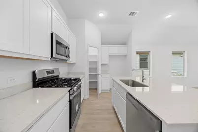 211 Hornet Street, Elgin, TX 78621 - Photo 5