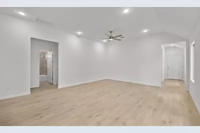 211 Hornet Street, Elgin, TX 78621 - Photo 7