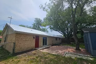 1401 Trinity St, Lockhart, TX 78644 - Photo 25