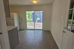 1401 Trinity St, Lockhart, TX 78644 - Photo 5