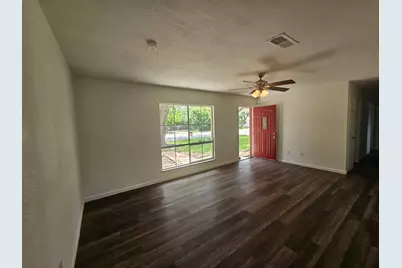 1401 Trinity Street, Lockhart, TX 78644 - Photo 3